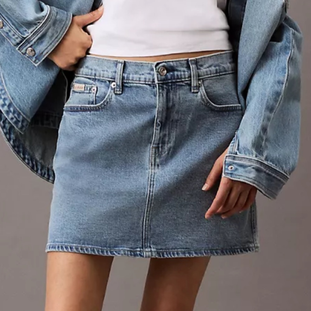 Calvin Klein Jean Denim Mini Skirt Stretch Distressed Light Blue Wash Size 24